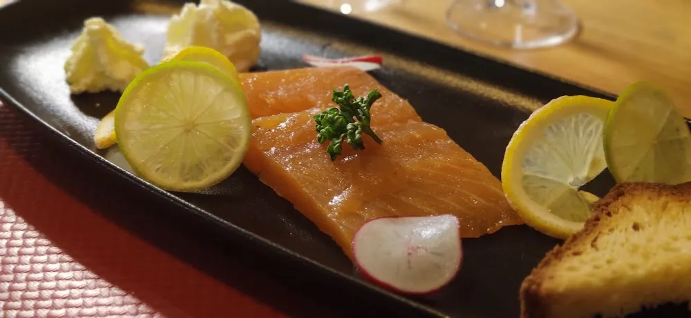 Escalopes de Truite Gravelax Et Toasts Grillés